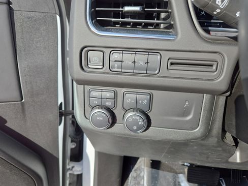 Used 2023 Chevrolet Suburban LT image 19