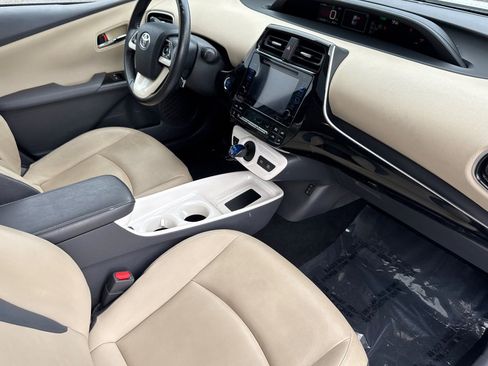 Used 2016 Toyota Prius Four w/ Advanced Technology Package image 15