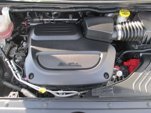 Used 2021 Chrysler Pacifica Touring-L w/ Uconnect Theater Family Group image 29