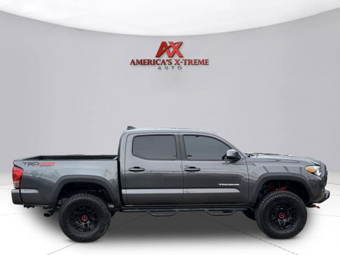 Used 2017 Toyota Tacoma TRD Off-Road w/ Premium & Technology Package AWD/4WD image 7