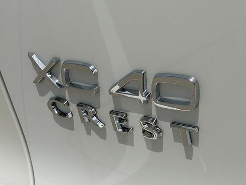 New 2026 Volvo XC40 B5 Plus w/ Climate Package AWD/4WD image 8