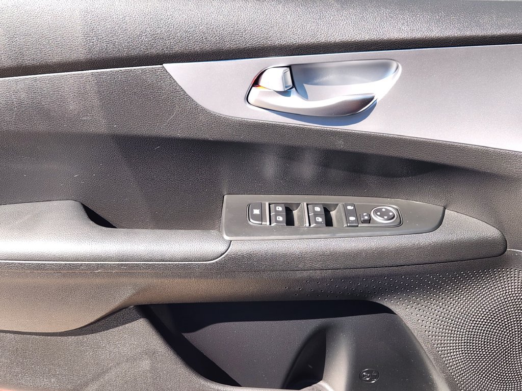 Used 2023 Kia Forte LXS w/ LXS Technology Package FWD image 25