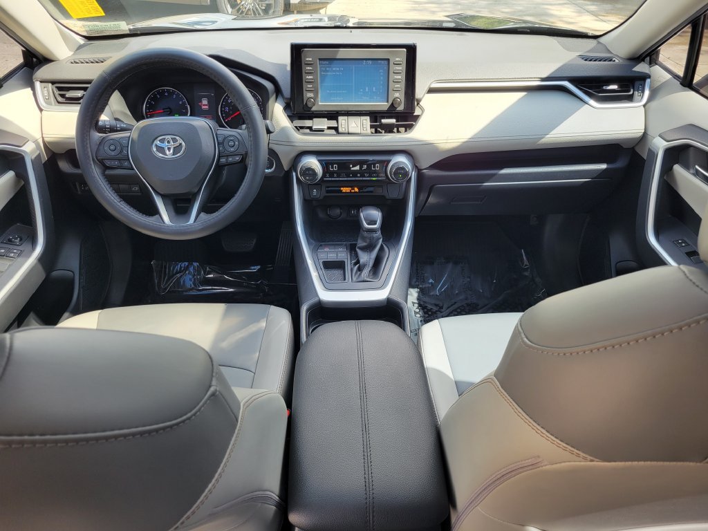 Used 2019 Toyota RAV4 XLE Premium FWD image 10
