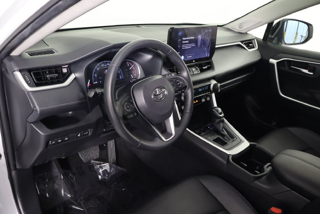 Used 2023 Toyota RAV4 XLE Premium AWD/4WD image 7