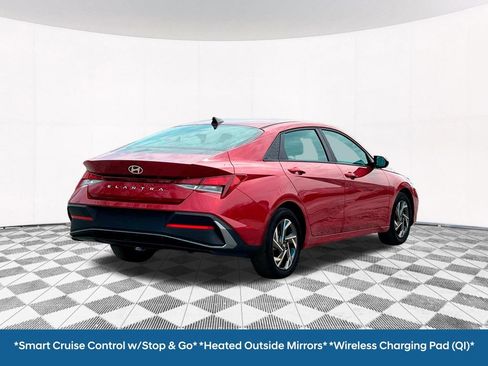 Certified 2024 Hyundai Elantra SEL w/ Convenience Package FWD image 11