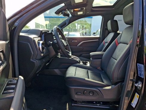 Certified 2025 Chevrolet Colorado Z71 w/ Technology Package AWD/4WD image 13