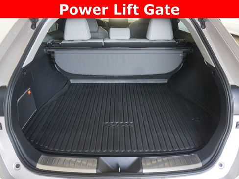Certified 2024 Toyota Venza XLE AWD/4WD image 17