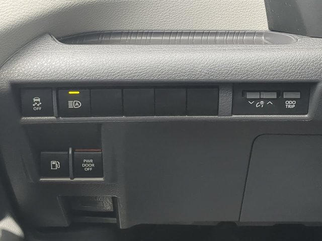 Certified 2024 Toyota Sienna XLE FWD image 28