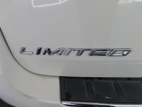 Used 2022 Ford Explorer Limited w/ Equipment Group 301A RWD image 11