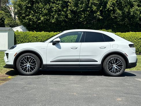 New 2026 Porsche Macan 4 Electric AWD/4WD image 2