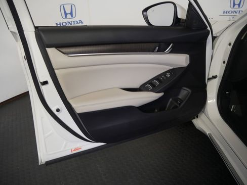 Used 2019 Honda Accord EX image 13