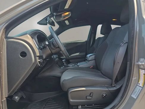 Used 2017 Dodge Charger SXT w/ Blacktop Package RWD image 13