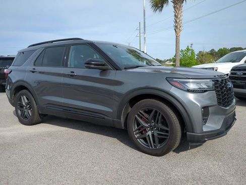 Used 2025 Ford Explorer ST AWD/4WD image 2