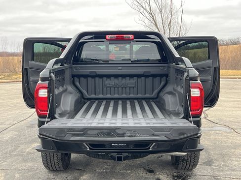 Used 2025 GMC Canyon AT4 w/ Nightfall Edition AWD/4WD image 39