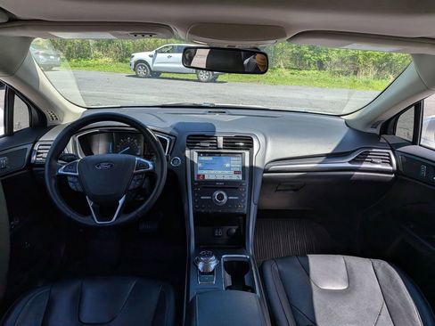 Used 2019 Ford Fusion Titanium FWD image 18