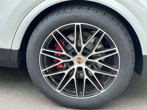 New 2025 Porsche Cayenne S AWD/4WD image 8
