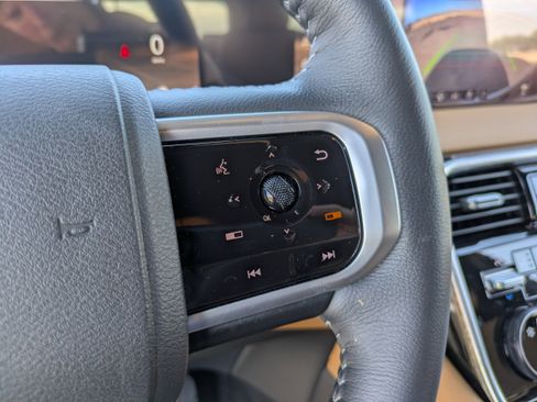 Used 2025 Nissan Armada SL w/ Captain's Chari Seat Package image 30