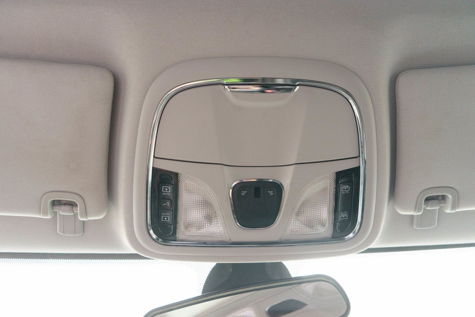 Used 2019 Jeep Cherokee Latitude Plus FWD image 27