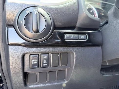 Used 2020 Nissan Titan SV w/ SV Convenience Package RWD image 13