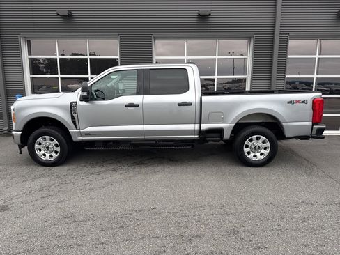 Used 2024 Ford F250 XLT image 2
