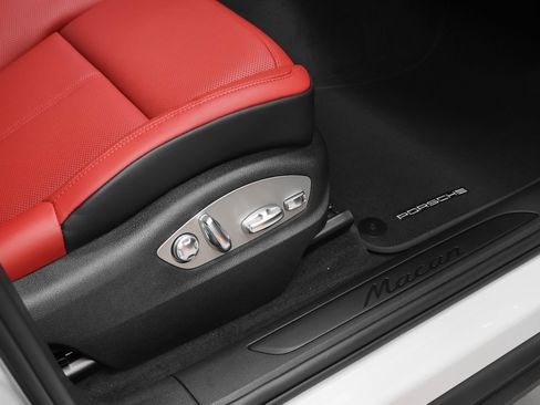 Certified 2026 Porsche Macan AWD/4WD image 20