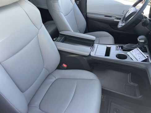 New 2026 Toyota Sienna XLE image 23