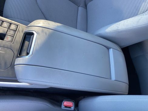 Used 2023 Toyota Highlander LE FWD image 39