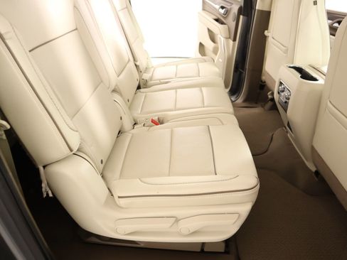 Used 2022 GMC Yukon XL Denali image 15