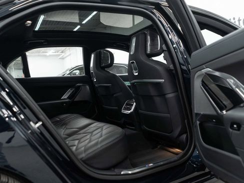 Used 2024 BMW 740i xDrive image 12