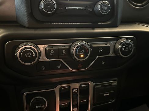 Used 2019 Jeep Wrangler Unlimited Sport S AWD/4WD image 15