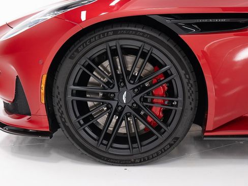 Used 2025 Aston Martin DB12 Convertible image 43