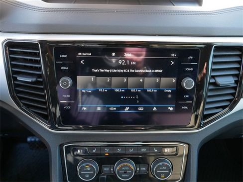 Used 2022 Volkswagen Atlas SE w/ Black Wheel Package image 32