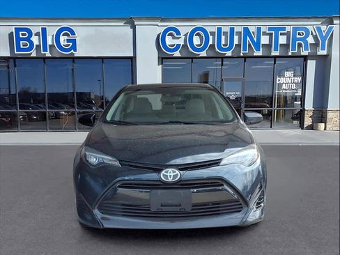 Used 2018 Toyota Corolla LE image 2