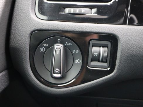 Used 2020 Volkswagen GTI SE FWD image 20