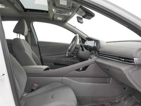 Used 2025 Hyundai Elantra SEL FWD image 11