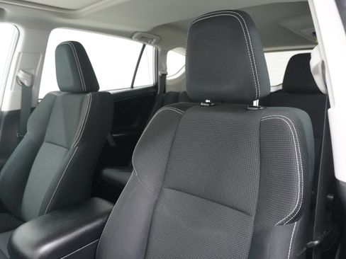 Used 2018 Toyota RAV4 XLE FWD image 11