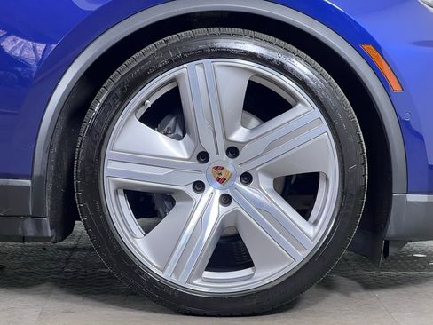 Certified 2024 Porsche Macan 4 Electric image 11