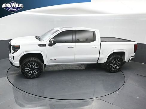 Used 2022 GMC Sierra 1500 AT4 w/ AT4 Premium Package AWD/4WD image 12