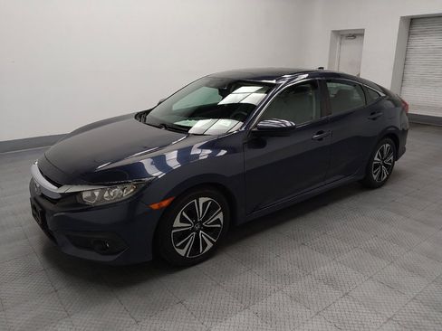 Used 2017 Honda Civic EX-T image 2