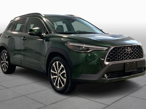 Used 2023 Toyota Corolla Cross XLE image 2