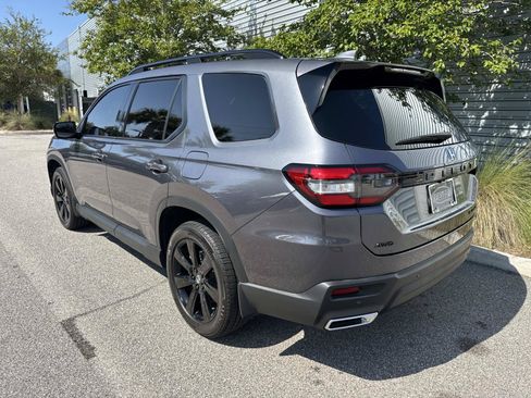 Used 2025 Honda Pilot Black Edition image 3