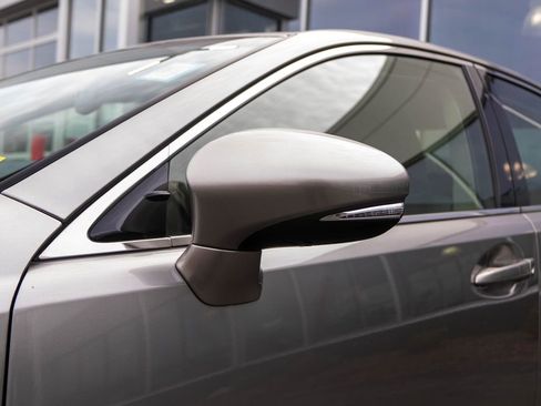 Used 2015 Lexus ES 350 w/ Premium Package FWD image 12