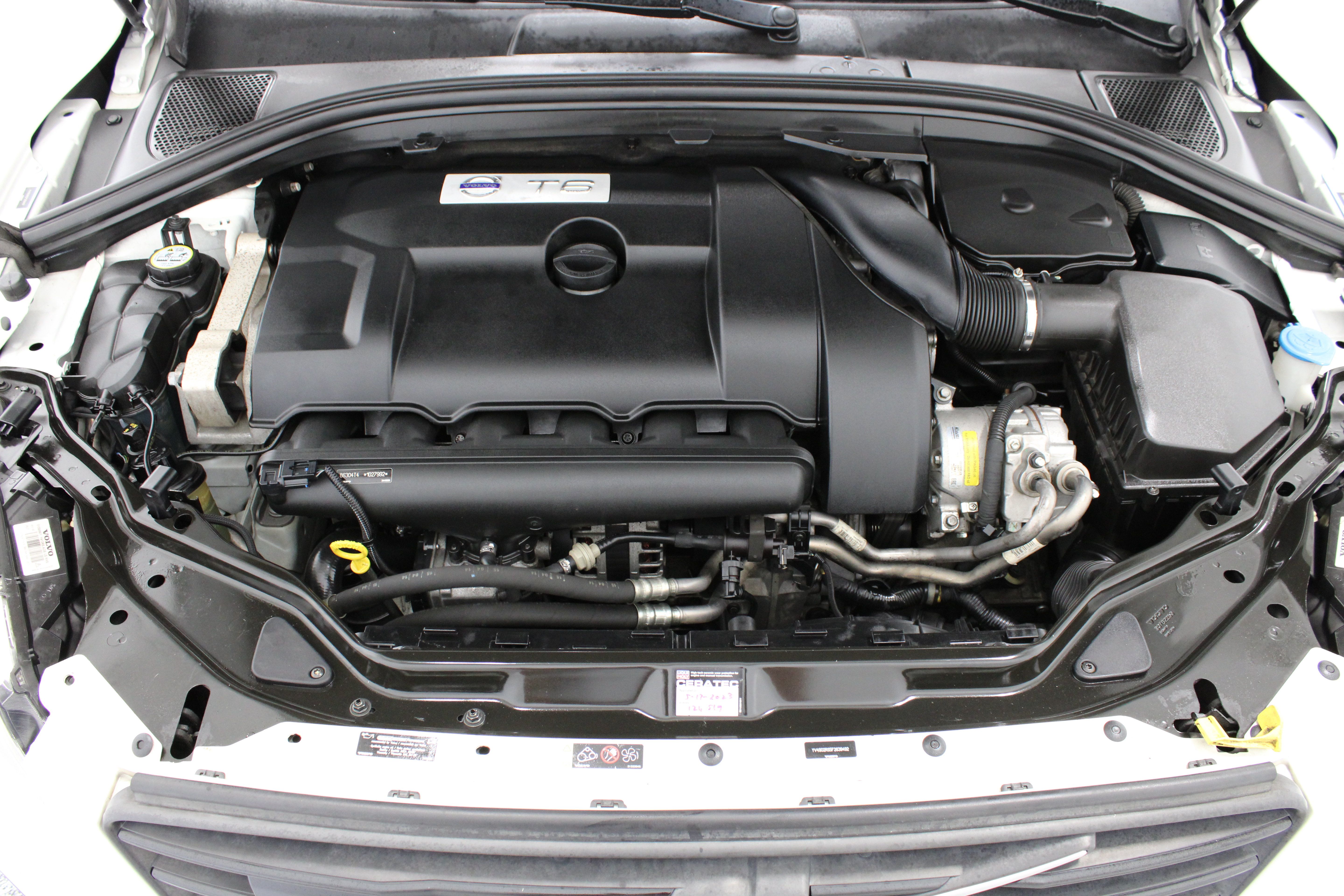 Used 2015 Volvo XC60 T6 R-Design Platinum AWD/4WD image 41