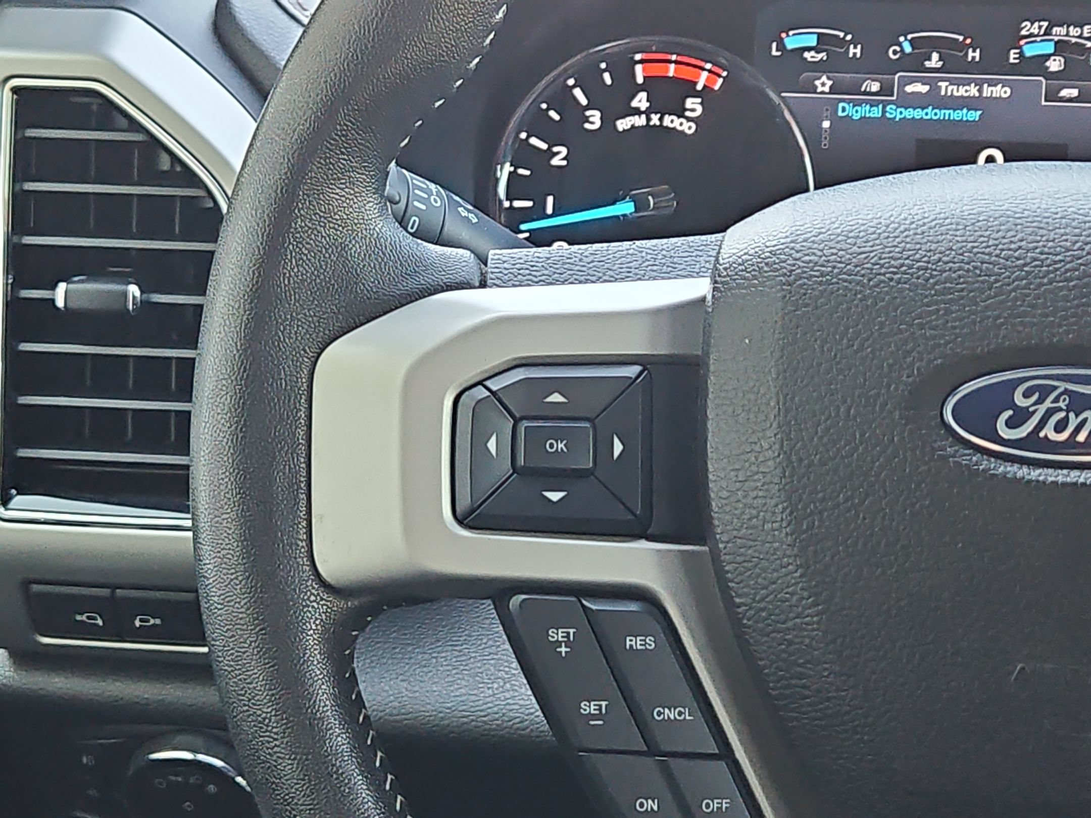 Used 2019 Ford F250 Lariat w/ Lariat Ultimate Package AWD/4WD image 27
