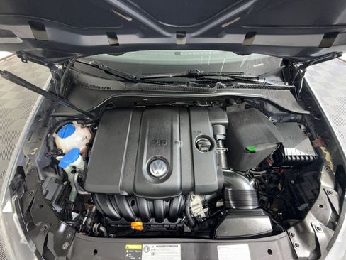 Used 2013 Volkswagen Golf 4-Door FWD image 26