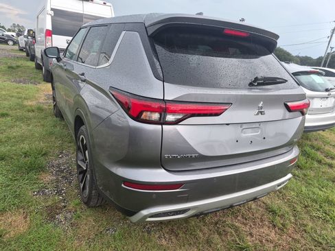 Used 2022 Mitsubishi Outlander SE FWD image 2
