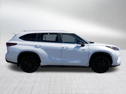 Certified 2026 Toyota Highlander XLE image 8