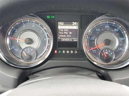 Used 2016 Chrysler Town & Country Touring-L w/ Driver Convenience Group image 19