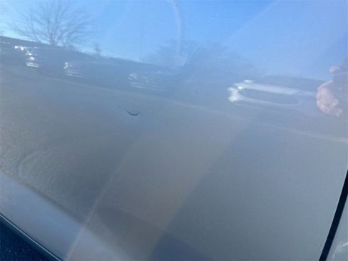 Used 2020 Toyota Highlander XLE image 31