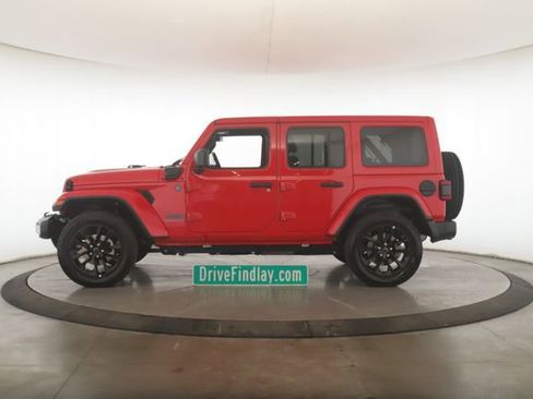 Used 2025 Jeep Wrangler Unlimited Sahara w/ Safety Group image 9